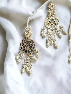 Mirror work and gold plated, this set is perfect for bridesmaid or mehendi/Sangeet to wear with any outfit! Authentic Indian, Mirror Work, Indian Jewelry, Earring Set, Gold Plate, Plating, Mirror, Gold