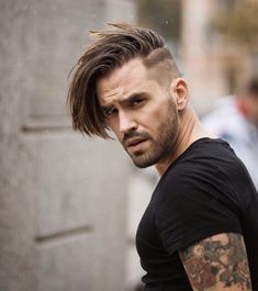 Half Shaved Hair Men, Punk Mens Hair, Edgy Haircuts Men, Men Haircut Ideas, Men's Undercut, Undercut Ideas, Straight Thick Hair, Roman Hair, Short Fade Haircut