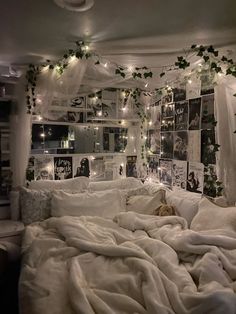 Room Ideas Forest Aesthetic, Places To Get Room Decor, String Light Bedroom Ideas, Dark Aesthetic Bedroom Ideas Cozy, Aesthetic Cozy Room Decor, Tapestry On Ceiling Bedrooms, Cozy Room Lighting, Aesthetic Room Layout, Astrology Bedroom Aesthetic