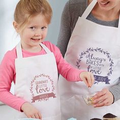 Family Aprons, Personalised Aprons, Grandma Apron, Matching Aprons, Personalized Kids Apron, Idaho City, Board Crafts, Vinyle Cricut, Personalization Mall