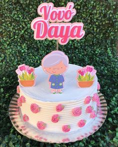 there is a cake that has flowers on it and the words vovo daya