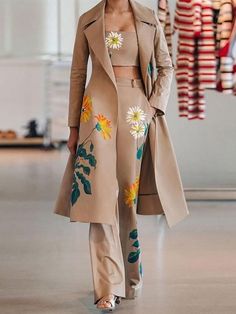 3 Piece Suit Women, Trench Coats Women Long, Floral Prints Fashion, Pant Suits For Women, Wide Leg Pant Suit, Woman Suit Fashion, Pantsuits For Women, Mode Inspo, Trench Coats Women