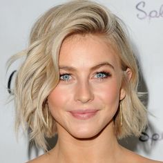 Julianne Hough Hair Short, Installation Hairstyles, Julian Hough, Drunk Disney, Julianne Hough Short Hair, Julianne Hough Hair, Grooms Mom, Hair Guide, Super Hair