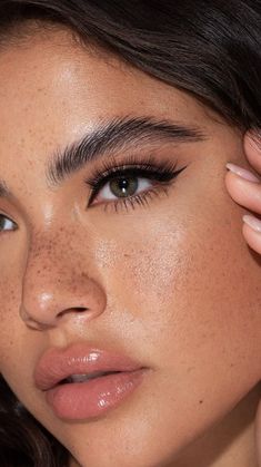 Hoco Makeup Ideas For Brown Eyes, Simple Hoco Makeup, Winged Eyeliner Makeup Look, Pretty Natural Makeup, Makeup Heavy, Makeup No Makeup Look, Inglot Makeup, Interview Makeup, No Make Up Make Up Look