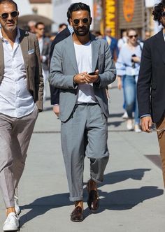 Men In Suits, Hipster Man, Hipster Mens Fashion, Mens Fashion Classy, Men Street, Casual Suit