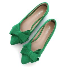 PRICES MAY VARY. ✅[SLIP-ON EASE]: So easy to step into these graceful shoes make it easy to step into then step out in style! ✅[FASHION TRENDS FOLLOW]: Classic pointed toe summer flat shoes for women, the cute bow-knot ballet flats could pattern with your dress, blouse, jeans, skirts and so on. ✅[OCCASION]: The Elegant and Portable Dress Shoes suit Party, Office, Casual, Dating, Evening, Walking, shopping, vacation and any events . ✅[COMFORTABLE AND SECURE FIT]: This chic flats feature a classic Green Flats Shoes, Summer Flat Shoes, Formal Flats, Dress With Flats, Suede Dress Shoes, Ballerina Style, Square Toe Shoes, Green Flats, Velvet Flats