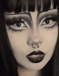 Read Goth Makeup, Brown Goth Makeup, Trad Goth Makeup Tutorial, Nu Metal Makeup, Goth Prom Makeup, Trad Goth Makeup 80s, Trad Goth Hair, Casual Goth Makeup