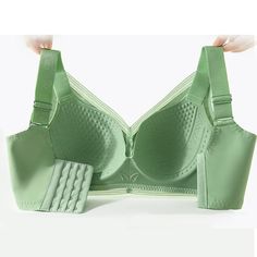 "Feel like not wearing one" Wireless Sports Bra - Green Made from breathable, skin-friendly fabric, this wireless bra features padded, comfortable straps and is cord-free for maximum comfort. In addition, the biggest highlight of this wireless bra is the flexible gel, which replaces the traditional wire and which can better improve the wearing feeling of the push up sports bra. The U-shaped design of the back of the wireless bra can effectively hide excess fat on the back. Not only is this push