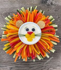 a lion made out of carrots, celery and crackers is shown