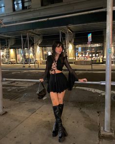 Knee High Combat Boots Outfit, Black Rave Outfits, Summer Goth Outfits, Goth Outfit Inspo, Boots Goth, Looks Pinterest, Female Clothes, Rock Outfit, Cute Lazy Outfits