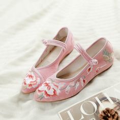 Toddler Rain Boots, Pointed Flats Shoes, Chinese Flower, Pointed Shoes, Womens Loafers, Embroidered Flats, Shoes For Girls, Embroidered Shoes, Boots Waterproof