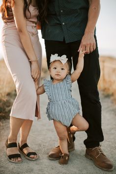 outdoor family session poses, family of 3 pictures, family of 3 poses, toddler poses, toddler family pose ideas, Anne Burgess Photography, family wardrobe ideas, toddler wardrobe Denim Attire, Outfit Ideas For Spring