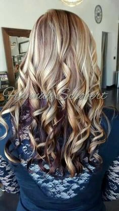 so pretty! Burgundy Streaks, Blonde Fall Hair Color, Blonde With Purple, Red Lowlights, Blonde Summer, Underlights Hair, Hair Color Blonde, Hair Color Chocolate, Blonde Highlight