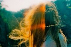 cute inspo pic digital camera vintage aesthetic nostalgic pfp icon fall Hair In Wind, Mazzy Star, Lily Evans, Light Leak, Beautiful Photography, The Wind, Photography Inspiration