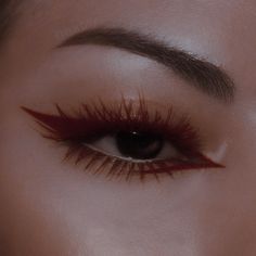 Soft Burgundy Eye Makeup, Rockstar Gf Makeup Red, Wine Red Makeup Look, Red Eyeliner Aesthetic, Wine Red Makeup, Dark Feminine Energy Makeup, Dark Red Eye Makeup, Dark Red Makeup Looks, Rockstar Girlfriend Aesthetic Makeup