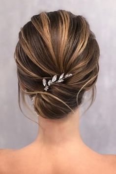 Best Short Wedding Hairstyle Ideas In 2020/21 ★ wedding hairstyles for short hair elegant low updo xenia_stylist Hairstyles For Short Hair 2023, Short Hair 2023, Hairstyle Ideas For Short Hair, For Wedding Hairstyles, Wedding Hairstyles For Short Hair, Sanggul Modern, Wedding Hairstyle Ideas, Growing Out Hair, Low Updo