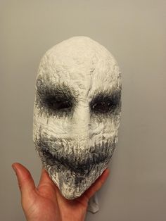 Step into the eerie world of folklore with this one-of-a-kind paper mache (+ plaster  bandage) Slenderman mask, perfect for Halloween, cosplay, or any spooky occasion! Handcrafted with meticulous attention to detail, this mask brings the faceless, enigmatic character to life. Its lightweight and durable design ensures comfort while maintaining a creepy and unsettling look. Features: Handmade from eco-friendly paper mache, plaster bandage, acrylic color Smooth, faceless design, painted white for Paper Mache Masks, Mask Paper Mache, Halloween Maske, Horror Cosplay, Mask Horror, Mask Paper, Paper Mache Mask, Masque Halloween, Cosplay Mask