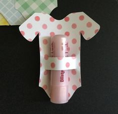 Baby shower party favors, baby shower lip balm holders, chapstick party favor holders, trendy party favor holders, onsie party favor gifts.  Set of 12 little onsies to hold chapstick gifts for your next baby shower.   https://www.etsy.com/your/shops/GingerandGuava/tools/listings/1213926341 for chapstick-click link below     TempleEarthLLC https://www.etsy.com/listing/719180978/flavored-lip-balm-150-delicious-flavors?click_key=5cf7b97c459488ba2468658bc92480b9f1058824%3A719180978&click_sum=21029d2 Lip Balm Party Favors Gift Ideas, Chapstick Party Favor, Lip Balm Party Favors, Chapstick Gift, Shower 2023, Moldes Para Baby Shower, Baby Shower Favours For Guests, Soap Inspiration, Shower Prizes