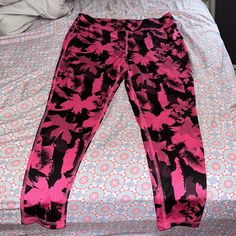 Everlast Workout Leggings Size X-Large Everlast Sport Workout Leggings Pink And Black Colored! They Have A Nice Silky Feel On The Outside! Size X-Large (Runs One Size Larger In My Opinion!) 88% Polyester 12% Spandex Made In Vietnam Everlast Sport Brand These Are New Without Tags, Never Been Worn! Moisture-wicking Pink Activewear For Jogging, Pink Athleisure Activewear For Jogging, Pink Moisture-wicking Activewear For Jogging, Fitted Pink Activewear For Jogging, Pink Activewear For Jogging, Pink Fitted Activewear For Jogging, Pink Athleisure Pants For Jogging, Pink Moisture-wicking Casual Yoga Pants, Pink Activewear Long Pants For Loungewear