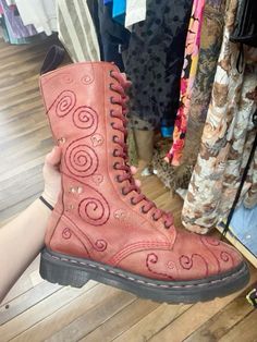 Thrift Ideas Clothes, Spiral Outfit, Whimsigoth Shoes, Vintage Shoes Aesthetic, Spiral Clothes, Doc Shoes, Spiral Embroidery, Vintage Doc Martens, Dr Shoes