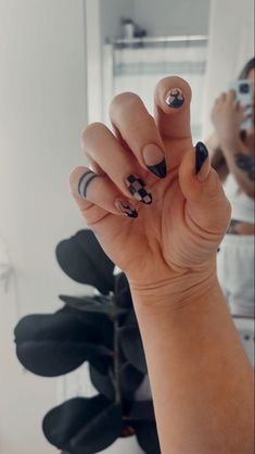 Black Groovy Nails, Flame French Tip Nails Almond, Matte Checkered Nails, Black And White Checkered Nail Designs, Checkered Flame Nails, Black Tip Dip Nails, Black Checkerboard Nails, Checkerboard Nail Designs, Flame And Checkered Nails