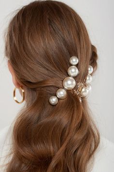 Hair With Pearls, Clip Hairstyles, Pearl Hair Clip, Olivia Palermo, Gigi Hadid, Claw Clip, Hair Claw