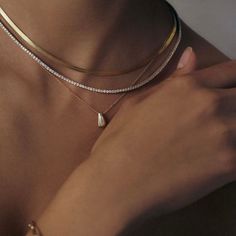 Elevate your style with this stunning 3.50 Carats Diamond Luxury Tennis Necklace in 14K or 18K White Gold, featuring lab-grown diamonds. This exquisite diamond choker necklace makes a perfect birthday present for her. Sparkle with confidence and sophistication, perfect for any occasion. 𝐅𝐞𝐚𝐭𝐮𝐫𝐞𝐬: * 𝐌𝐚𝐝𝐞 𝐭𝐨 𝐎𝐫𝐝𝐞𝐫 * 𝐌𝐞𝐭𝐚𝐥: 𝟏𝟒𝐊 𝐆𝐨𝐥𝐝 | 𝟏𝟖𝐊 𝐆𝐨𝐥𝐝  * 𝐁𝐚𝐧𝐝 𝐂𝐨𝐥𝐨𝐫𝐬: Rose Gold, Yellow Gold & White Gold * 𝐖𝐢𝐝𝐭𝐡: 1.70 MM 𝐂𝐞𝐧𝐭𝐞𝐫 𝐬𝐭𝐨𝐧𝐞: * 𝐒𝐭𝐨𝐧 Birthday Presents For Her, Stacked Wedding Rings, Diamond Choker Necklace, Diamond Tennis Necklace, Present For Her, Herringbone Chain, Diamond Choker, Anniversary Jewelry, Tennis Necklace