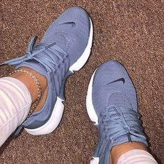 Tennis Shoes Outfit, Sneakers Fashion Outfits, Nike Air Shoes, Shoes Sneakers Nike, Fresh Shoes, Nike Sweater