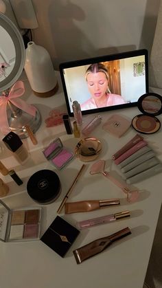 Girly aesthetic Woc Makeup, Preppy Makeup, Girly Makeup, Reasons To Be Happy, Skin Essentials, Makeup For Teens, Makeup Is Life, Beauty Regimen, Dream Gift