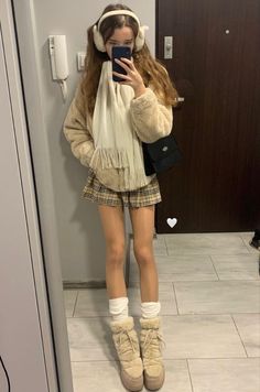 Trendy Photoshoot, Fashion Outfits Trendy, Warm Winter Outfit, Photoshoot Pictures, Outfit Ideas Fashion, Cute Outfit Ideas, Korean Ulzzang, Autumn Fits, Instagram Outfits