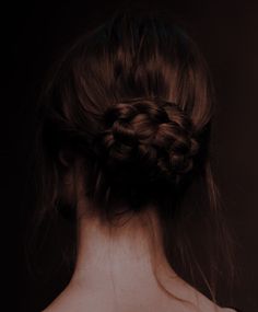 Hair Aesthetic Braids, Dark Academia Hairstyle, Aesthetic Braids, Academia Hairstyle, Nesta Archeron, Peinados Recogidos, Hair Aesthetic, A Court Of Mist And Fury, Character Aesthetic