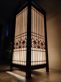 The use of this noble pattern is said to have once been permitted only for objects related to the Imperial household. Kumiko shoji screens combining crisp vertical lines with the asa-no-ha pattern are used to adorn the highly formal, traditional shoin-zukuri architecture and formal decorative alcoves. Even in modern spaces, it has a presence that stands out. The kiri asa-no-ha pattern is normally made in rows, and looks quite spectacular spanning across a set of two or four shoin-shōji doors. Th Japanese Floor Lamp, Japanese Furniture Design, Shoji Doors, Japanese Lamp, Japanese Lamps, Antique Floor Lamps, Shoji Screen, Big Lamp, Japanese Furniture