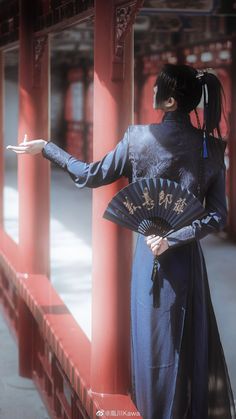 Traditional Chinese Clothing, Inspiration Photoshoot, Body Reference Poses, Royal Life, Human Poses Reference, Foto Poses, Figure Poses, Human Poses, Character Poses