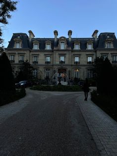 Luxury Hotel Paris Hotel Saint James Paris Bentley cars Saint James Paris, Maybach Car, Rich Wealthy, Pretty Houses, Money Rich, Instagram Visual, Dreamy Artwork, Super Rich Kids