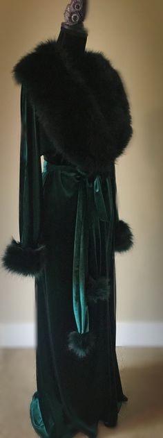 Reminiscent of a bygone era...sumptuous glamour, decadent,classy,chic,old Hollywood elegance, this gorgeous robe will envelope you in soft ,delicious dark green velvet and luscious forest green faux fur. Easy glam, this is how a diva is destined to dress! Make a statement in this gorgeous soft velvet robe. Verdant deep rich hunter green velvet and glossy dark green faux fur collar and cuff trim makes for a stylish garment fit for a queen! Full circle skirt with godet insert,fur trimmed sash belt Green Velvet Robe, Green Glamour Outfit, Skirt With Godet, Green Glamour, Fancy Robes, Easy Glam, Walburga Black, Dark Green Velvet, Glamour Outfit