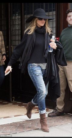 Jennifer Anniston Style, Look Hippie Chic, Jennifer Aniston Style, 2019 Style, 50 Style, Outfits With Hats, Black Hat, 가을 패션