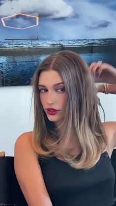 Collarbone Length Hair, Elsa Hair, Cute Hair Colors, Hair Color Caramel, Brown Hair With Highlights, Hair Inspiration Color, Hailey Baldwin, Everyday Hairstyles