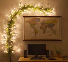 climbing vine light attached to wall in home office Romantic Lights Bedroom, Decorating With Vines, Home Decor Lighting Ideas, String Lights Living Room, Peace Room, Outdoor Christmas Decorations Lights, Diy Christmas Door Decorations, Diy Christmas Door