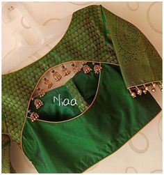 Niaa Boutique, Designer Blouse Ideas, Brocade Blouse Designs, Indian Blouse Designs, Latest Bridal Blouse Designs, Boat Neck Blouse Design, Blouse Ideas, Saree Blouse Neck Designs