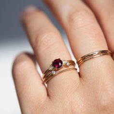 Ruby Engagement Rings, Jennie Kwon, Ruby Set, White Diamond Ring, Future Bride, Ring Ideas, Deco Ring, Round Rings, Ruby Ring