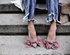 ☆ Jeans Gucci, Mode Tips, Velvet Shoes, Blazer Outfit, Mode Chic, Pink Shoes