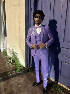 Prom Suit Designs, Silver Prom Suits, Prom Suits For Men Unique, Unique Prom Suits, Men Prom Outfit, Prom Outfits Men, Guys Prom Outfit