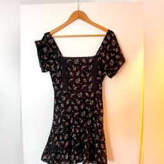 American Eagle Babydoll Style Dress. Size M Square Neck Line Same With The Back Of The Dress Never Worn Please Ask If You Would Like More Photos :) Cute Black Mini Length Dresses, Cute Black Mini Dress With Short Sleeves, Cute Fitted Black Mini Dress, Black Floral Print Square Neck Dress, Black Floral Print Dress With Square Neck, Black Square Neck Dress With Floral Print, Black Short Sleeve Sundress, Cute Black Floral Print Dress, Cute Black Dress With Floral Print