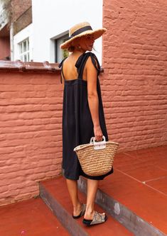 Crafted from lightweight cotton gauze, this black, mid-length dress is a summer staple. This dress features a drawstring to tie on the shoulders and a flowy silhouette. Though it is unlined, it is not sheer. Sizes: S-M / M-L S-M: Length 40.16 in - Width 18.11 in M-L: Length 40.94 in - Width 18.9 in 100% cotton Washing: handwash only