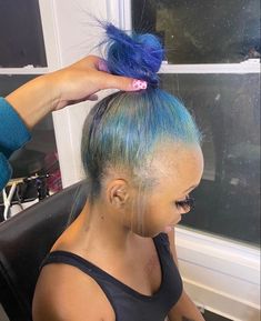 Blue Hair Peekaboo, Messi Haircut, Easy Hairstyle Tutorials, Skunk Strip, Hair Peekaboo, Skunk Stripe, Girl Hair Colors, Hair Color Options