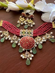 Elegant and delicate Indian Necklace With Gold Plating. Indian Bridal Kundan set One Gram Jewelry Choker Set. Very Gorgeous and pretty, fine Kundan choker necklace with matching earrings Adjustable length with help of dori (cord) Ready to ship from NJ, United States Victorian Choker, Kundan Choker Necklace, Sabyasachi Jewelry, Pakistani Earrings, Sabyasachi Jewellery, Kundan Choker, Stone Choker, Indian Necklace, Pakistani Jewelry