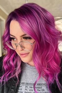 Magenta Hair with Dark Roots #redhair #magentahair #mediumhair Red Hair Color Shades, Red Hair Colors, Hair Muse, Hair With Dark Roots, Red Hair Color Ideas, Magenta Hair, Wine Red Hair, Red Hair Inspo, Bright Red Hair