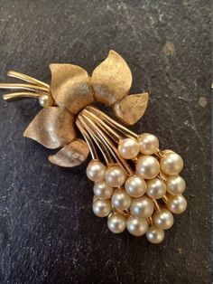 Faux Pearl Jewelry, Trifari Brooch, Bouquet Brooch, Pearl Flowers, Pearls Jewelry, Brooch Bouquets, Crown Trifari, Flowers Vintage, Brooch Vintage