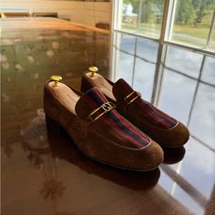 Gucci 10 1/2 Brown Suede Shoes Worn Twice Gucci Suede Loafers With Leather Sole, Gucci Suede Formal Loafers, Gucci Suede Loafers For Formal Occasions, Brown Suede Shoes, Gucci Loafers, Shoes Gucci, Shoes Brown, Gucci Shoes, Suede Shoes