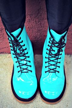 botas zules Doc Boots, Swedish Hasbeens, Trending Womens Shoes, Dr Shoes, Doc Marten, Blue Boots, Combat Boot, Red High, Neon Blue